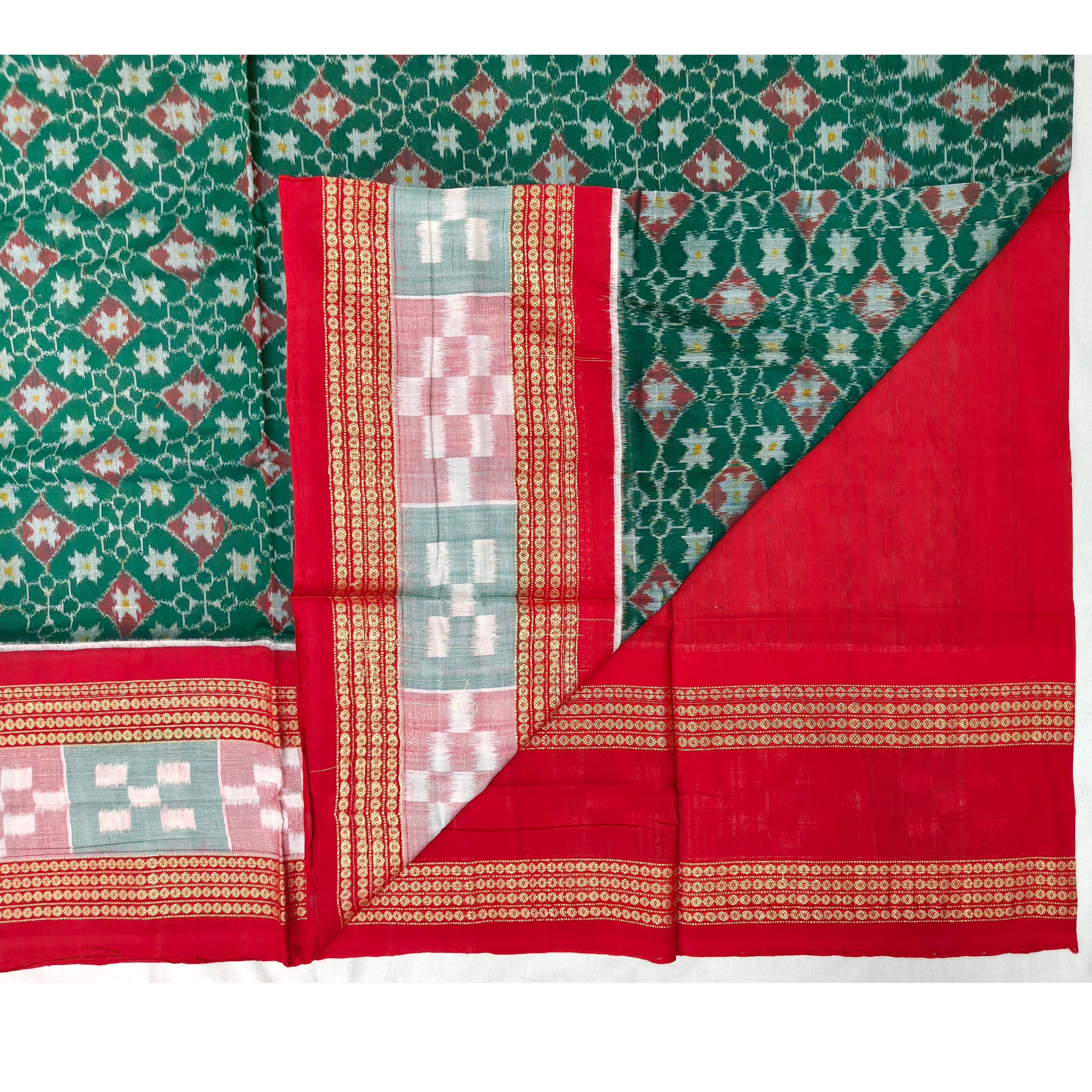 "The Emerald Pasapali" –Shining Dhadi Border & Chakra Pallu